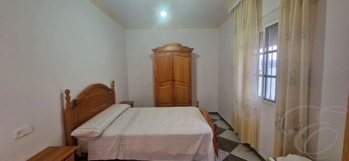 Image No.5-4 Bed Property for sale