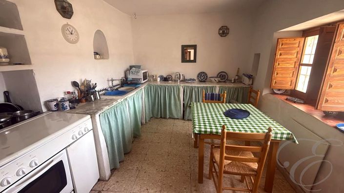 Image No.4-4 Bed Property for sale