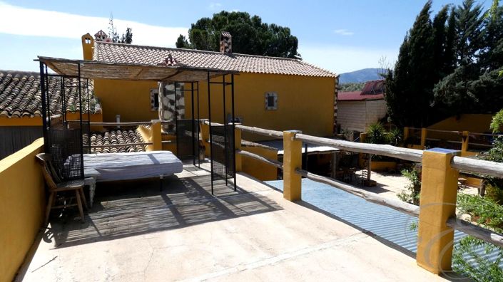 Image No.28-6 Bed Property for sale