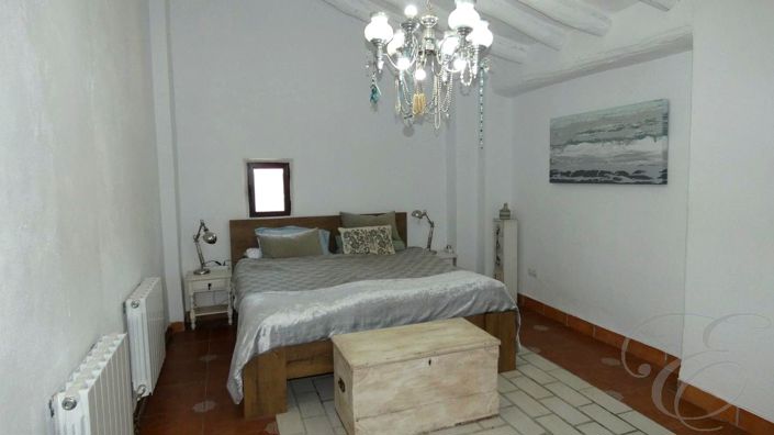 Image No.10-6 Bed Property for sale