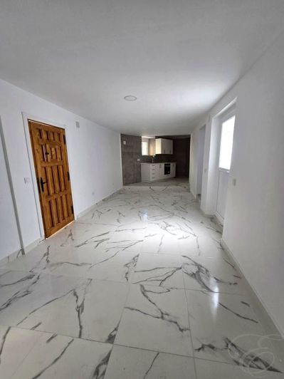 Image No.12-3 Bed Property for sale