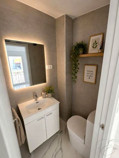 Image No.8-3 Bed Property for sale