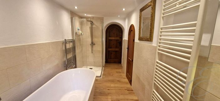 Image No.5-3 Bed Property for sale