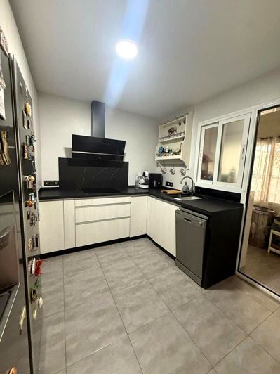 Image No.12-3 Bed Property for sale