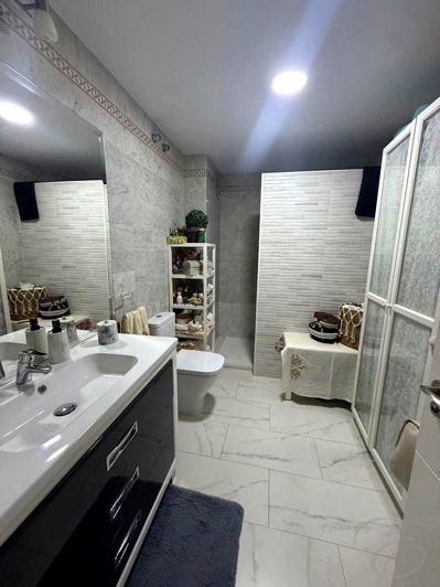 Image No.5-3 Bed Property for sale