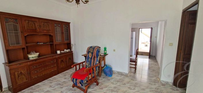 Image No.4-4 Bed Property for sale