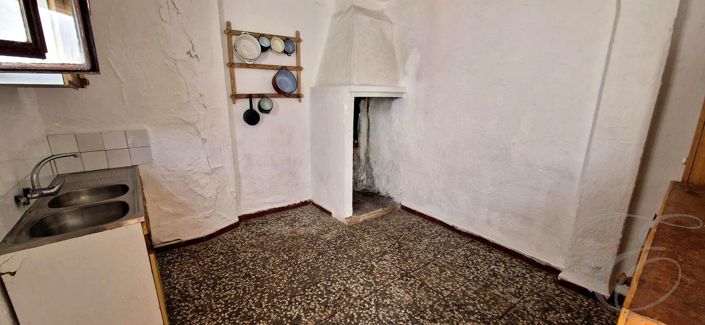 Image No.10-3 Bed Property for sale