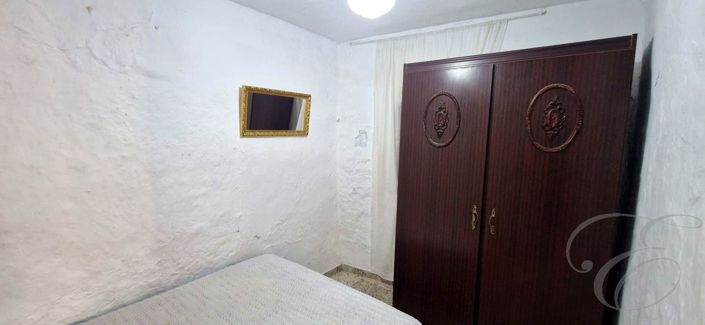 Image No.11-3 Bed Property for sale