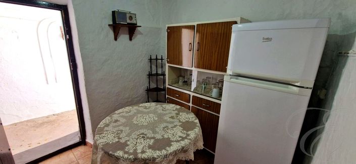 Image No.15-3 Bed Property for sale