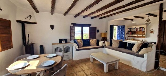 Image No.14-3 Bed Property for sale