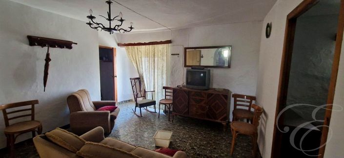 Image No.12-3 Bed Property for sale