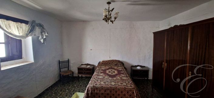 Image No.13-3 Bed Property for sale