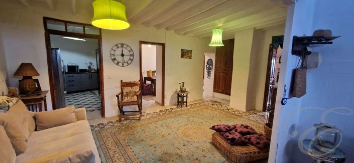 Image No.12-3 Bed Property for sale