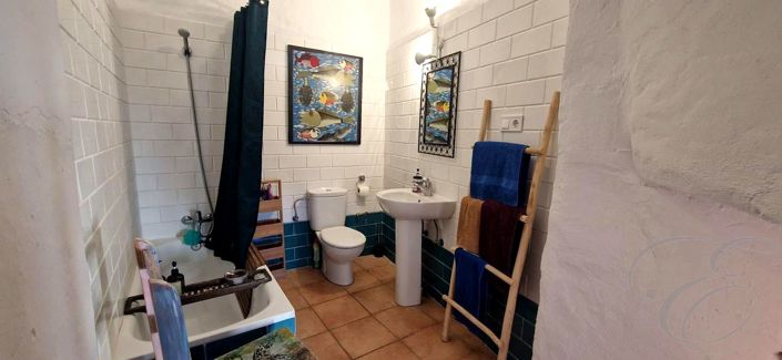 Image No.17-3 Bed Property for sale