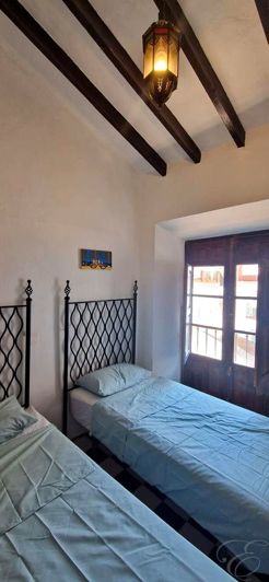 Image No.13-3 Bed Property for sale