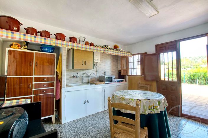 Image No.10-3 Bed Property for sale