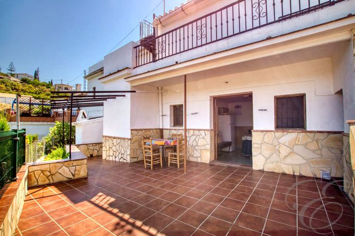Image No.12-3 Bed Property for sale
