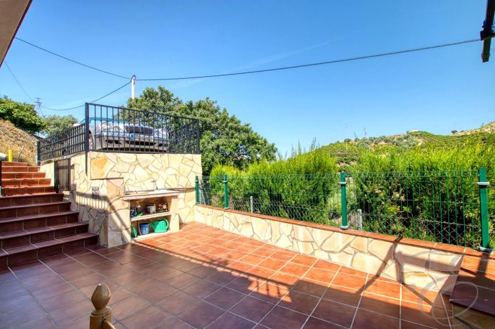 Image No.14-3 Bed Property for sale