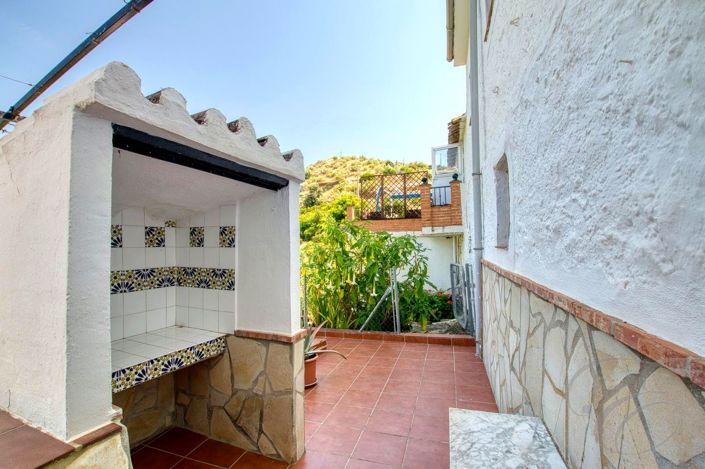 Image No.17-3 Bed Property for sale