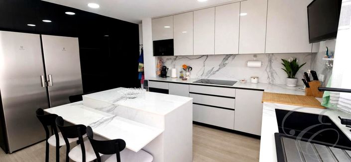 Image No.4-4 Bed Property for sale