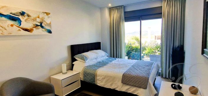 Image No.12-3 Bed Property for sale