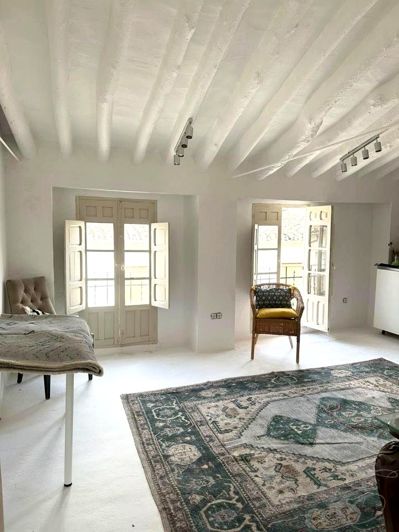 Image No.12-4 Bed Property for sale