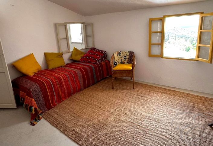 Image No.17-4 Bed Property for sale