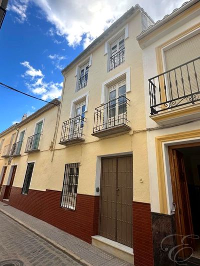 Image No.2-4 Bed Property for sale