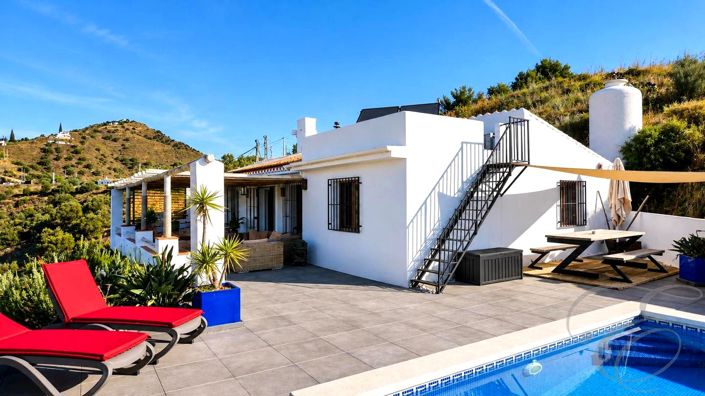 Image No.12-3 Bed Property for sale