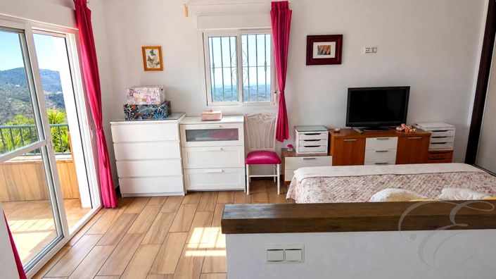 Image No.13-3 Bed Property for sale