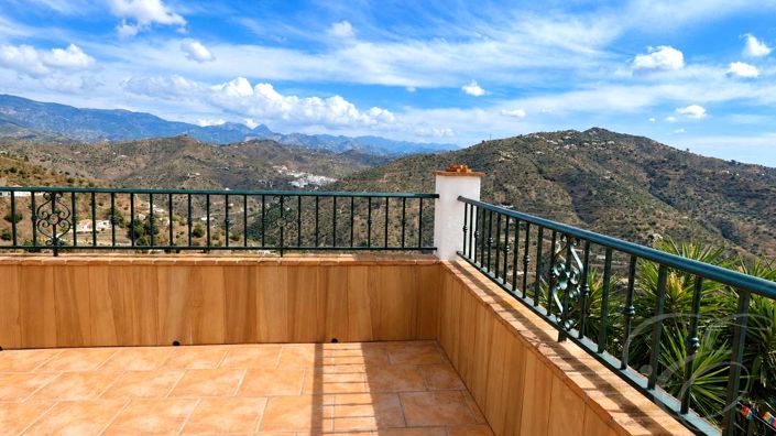 Image No.18-3 Bed Property for sale