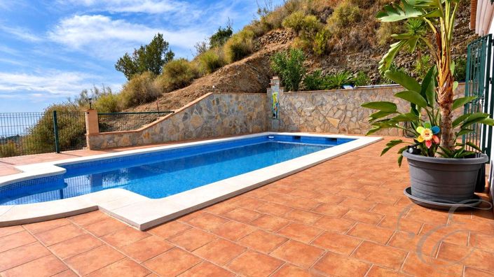 Image No.21-3 Bed Property for sale