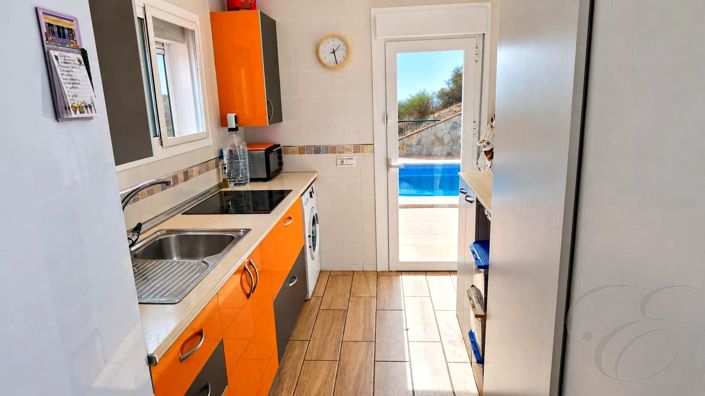 Image No.6-3 Bed Property for sale