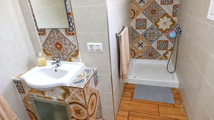 Image No.8-3 Bed Property for sale