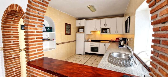 Image No.4-4 Bed Property for sale