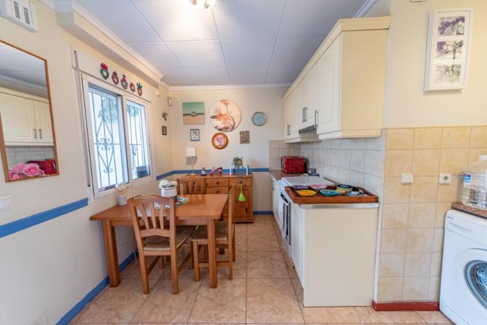 Image No.6-2 Bed Townhouse for sale