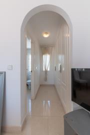 10-bed-1-closet