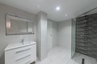 26-underbuild-bath-2