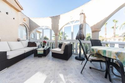 Detached-Villa-for-Sale-in-Costa-Blanca--5---Kyero---Canva-