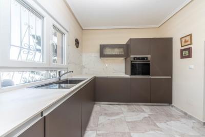 Detached-Villa-for-Sale-in-Costa-Blanca--10---Kyero---Canva-
