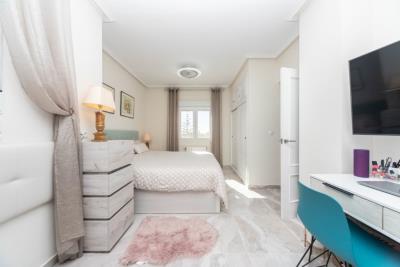 Detached-Villa-for-Sale-in-Costa-Blanca--11---Kyero---Canva-