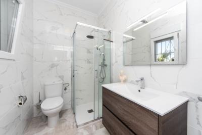Detached-Villa-for-Sale-in-Costa-Blanca--18---Kyero---Canva-