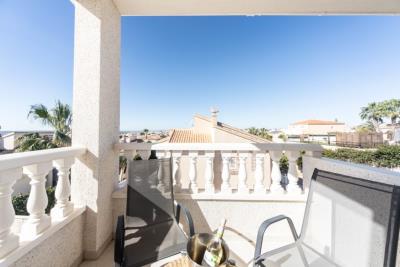 Detached-Villa-for-Sale-in-Costa-Blanca--22---Kyero---Canva-