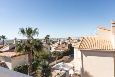 Detached-Villa-for-Sale-in-Costa-Blanca--23---Kyero---Canva-