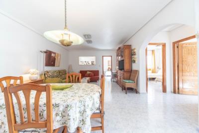 Detached-Villa-for-Sale-in-Costa-Blanca--27---Kyero---Canva-
