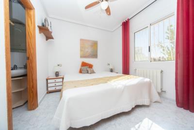 Detached-Villa-for-Sale-in-Costa-Blanca--30---Kyero---Canva-