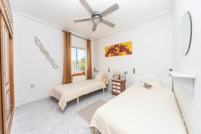 Detached-Villa-for-Sale-in-Costa-Blanca--33---Kyero---Canva-