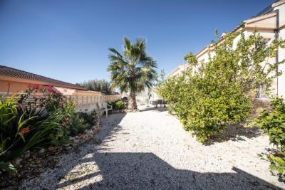 Detached-Villa-for-Sale-in-Costa-Blanca--44---Kyero---Canva-