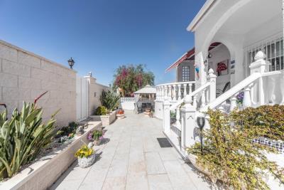 Detached-Property-for-sale-in-La-Marina--42---Canva-