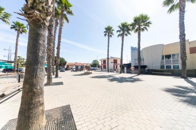 Business-Premises-for-Sale-in-La-Marina--20---Canva-